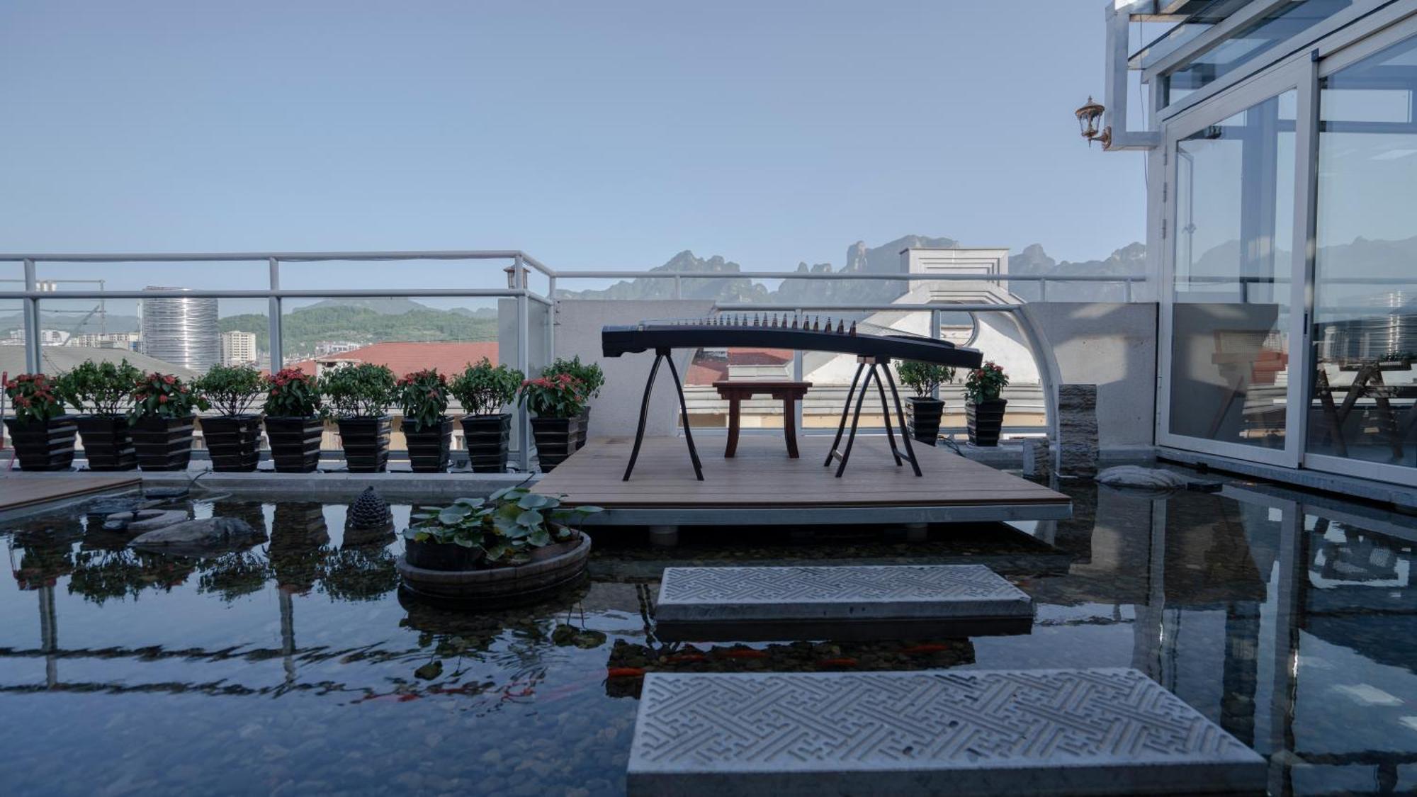 Patio Spring Holiday Inn -- Free Round Trip Pick-Up Service --Panoramic View Of Tianmen Mount Zhangjiajie Eksteriør bilde