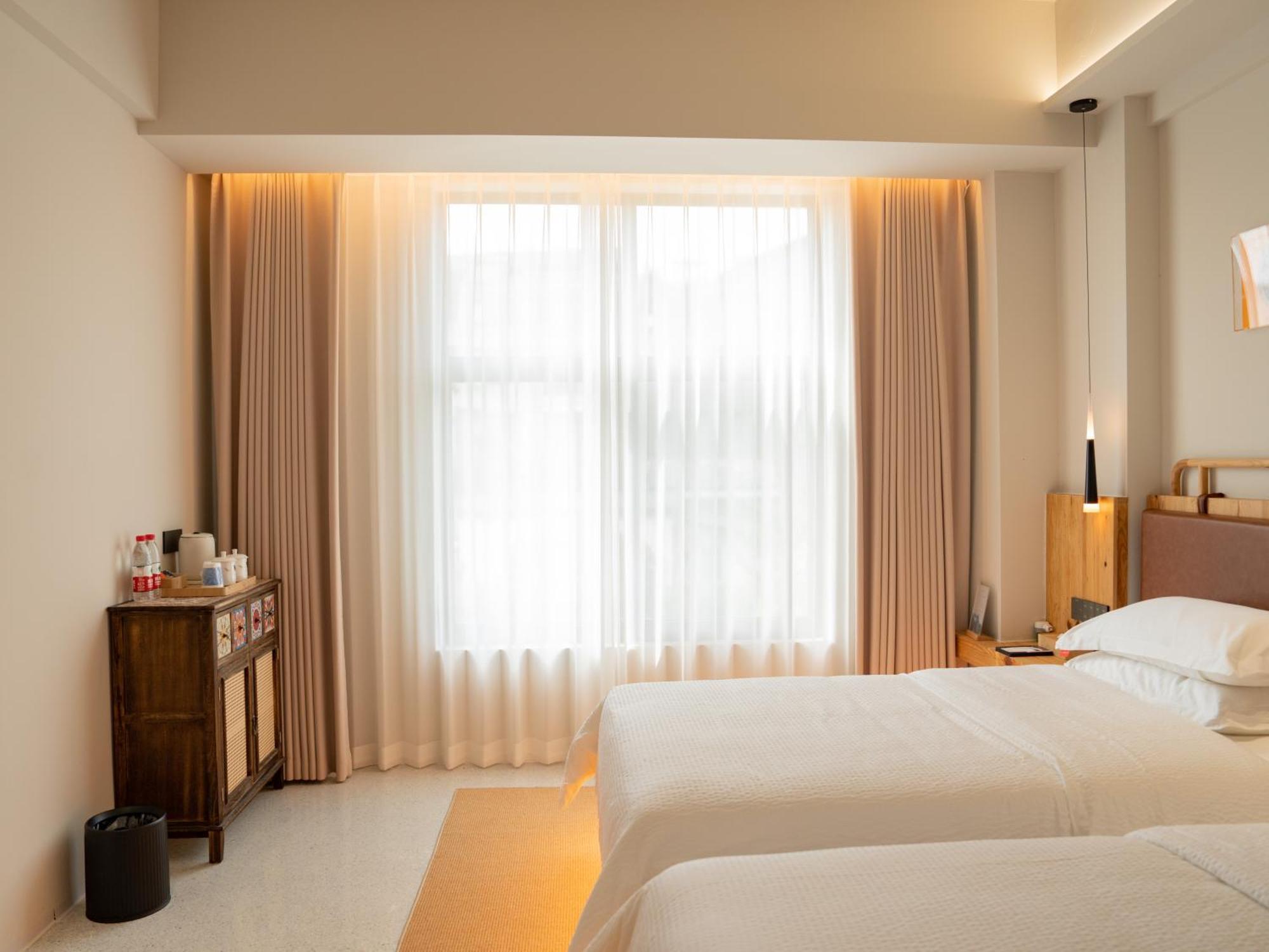 Patio Spring Holiday Inn -- Free Round Trip Pick-Up Service --Panoramic View Of Tianmen Mount Zhangjiajie Eksteriør bilde