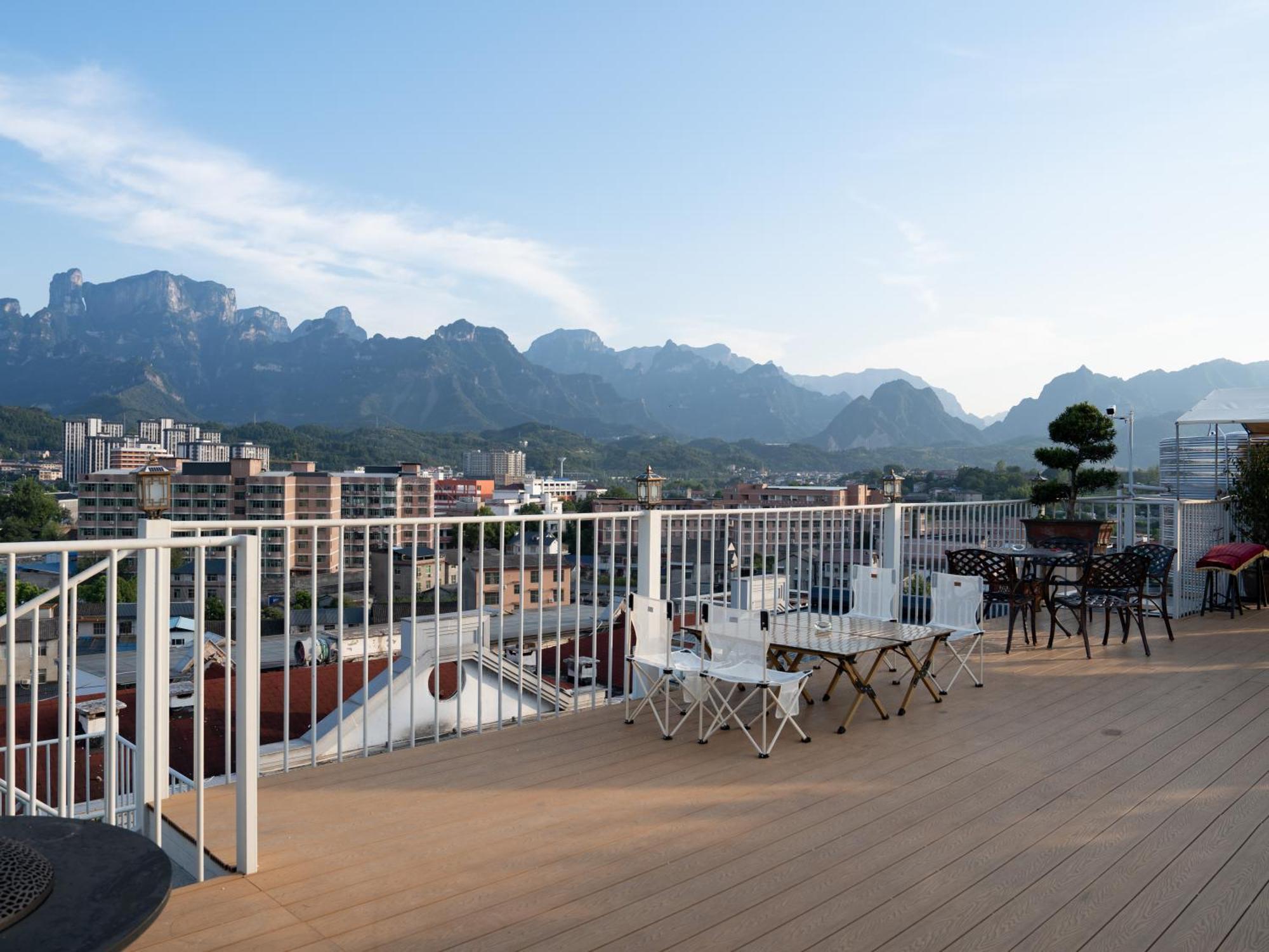 Patio Spring Holiday Inn -- Free Round Trip Pick-Up Service --Panoramic View Of Tianmen Mount Zhangjiajie Eksteriør bilde