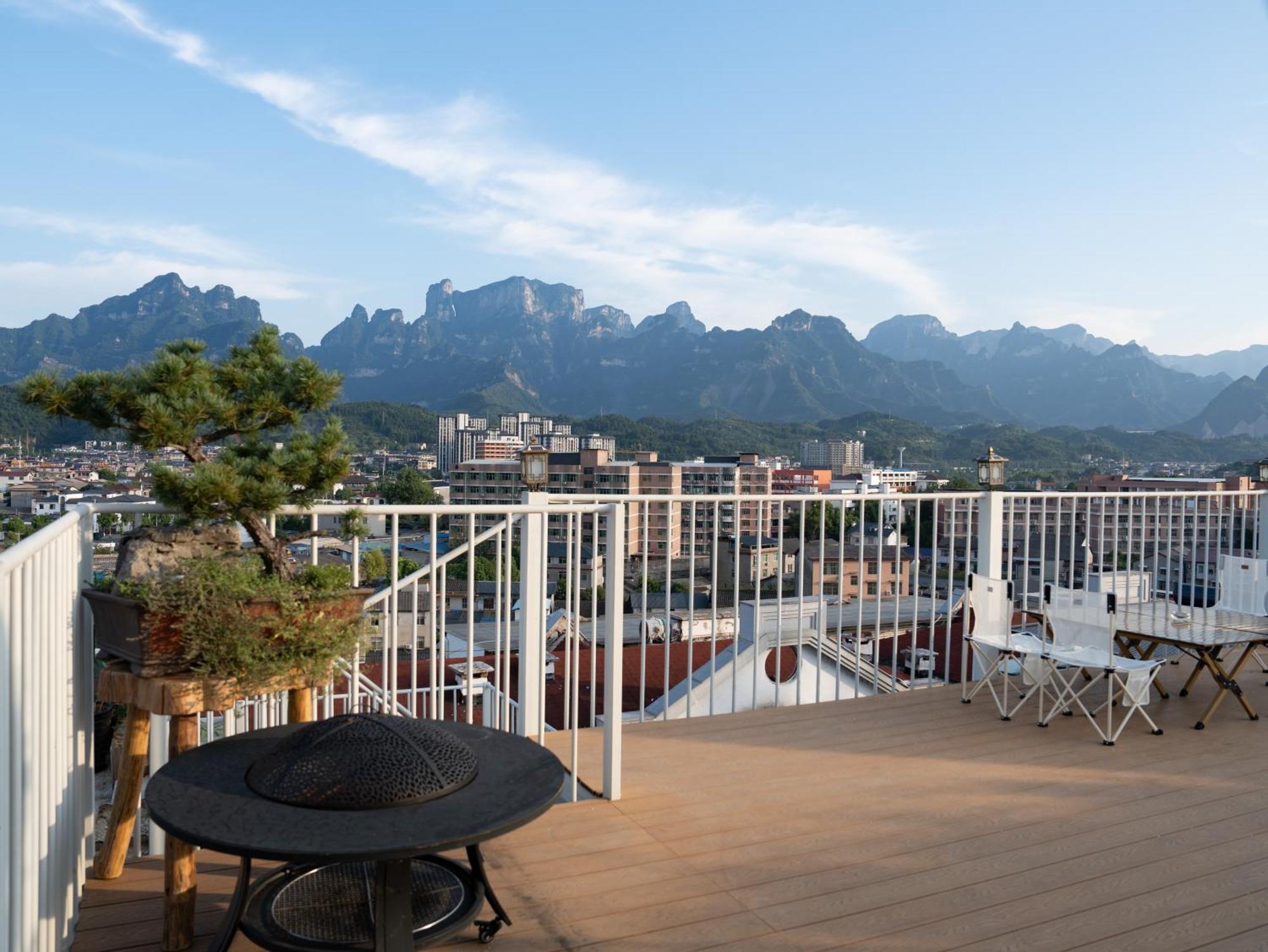 Patio Spring Holiday Inn -- Free Round Trip Pick-Up Service --Panoramic View Of Tianmen Mount Zhangjiajie Eksteriør bilde